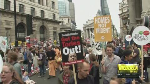 Dym nad londyńskim City. Brytyjczycy protestowali przeciwko zaciskaniu pasa