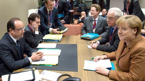 Francois Hollande informuje, ze Herman van Rompuy przedstawił zgromadzonym nowe propozycje