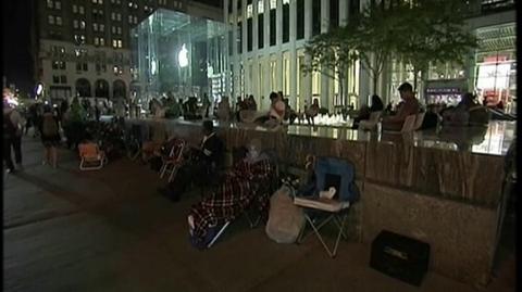 Klienci Apple'a przed sklepem w Nowym Jorku czekają na premierę iPhone'a 6