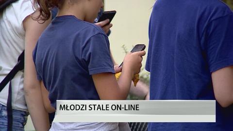 Młodzież w dobie internetu. "Cały czas są online"