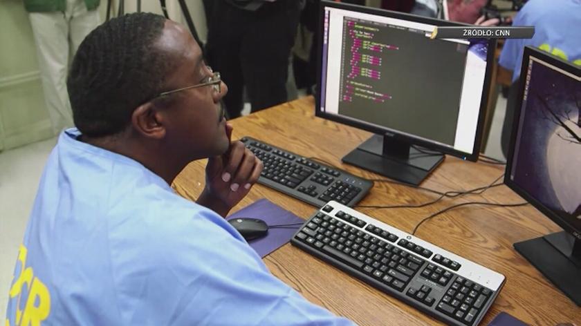 Świat technologii: więźniowie uczą się programować