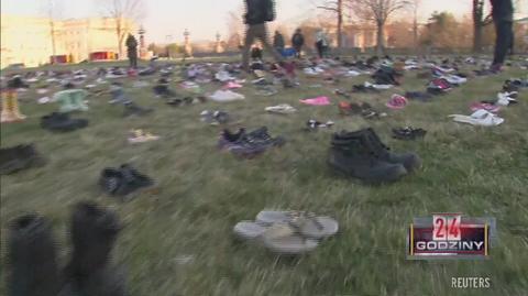 Tysiące par butów przed Kapitolem. Przejmujący protest przeciw broni (materiał z 2018 roku)
