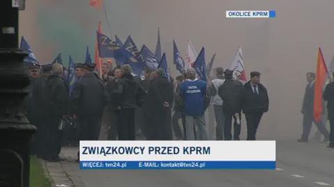 Związkowcy przed siedzibą premiera