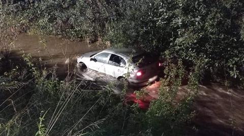 Rzeka Bładnica porwała auto osobowe