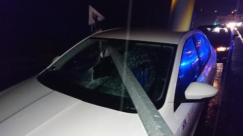 Groźna kolizja w Bielsku-Białej - latarnia przebiła auto