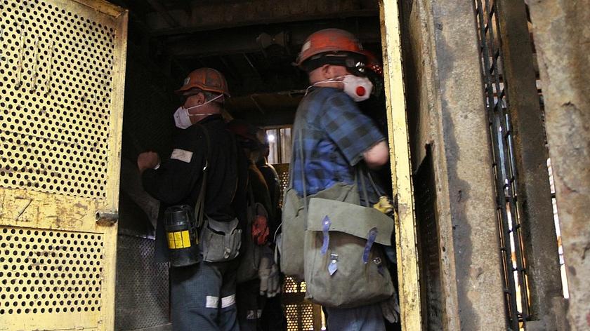 Sasin: górnicy z 12 kopalń nie idą we wtorek do pracy