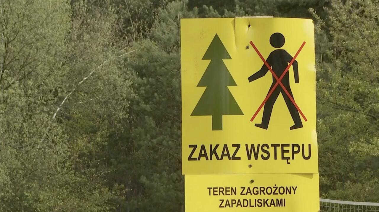 Zakaz wstępu na tereny zagrożone w Trzebini. 