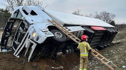 Zderzenie dwóch ciężarówek na S10. Jeden pas wyłączony z ruchu