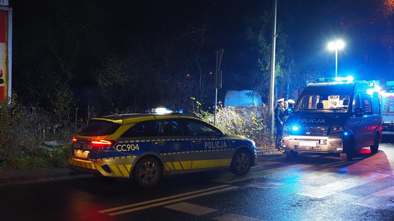 Pijany kierowca wjechał na posesję i potrącił 52-latkę. Kobieta nie żyje