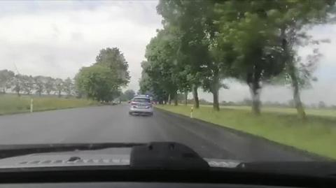 Policjanci eskortowali auto z rodzącą przez 50 kilometrów  (materiał z 10.07.2020)
