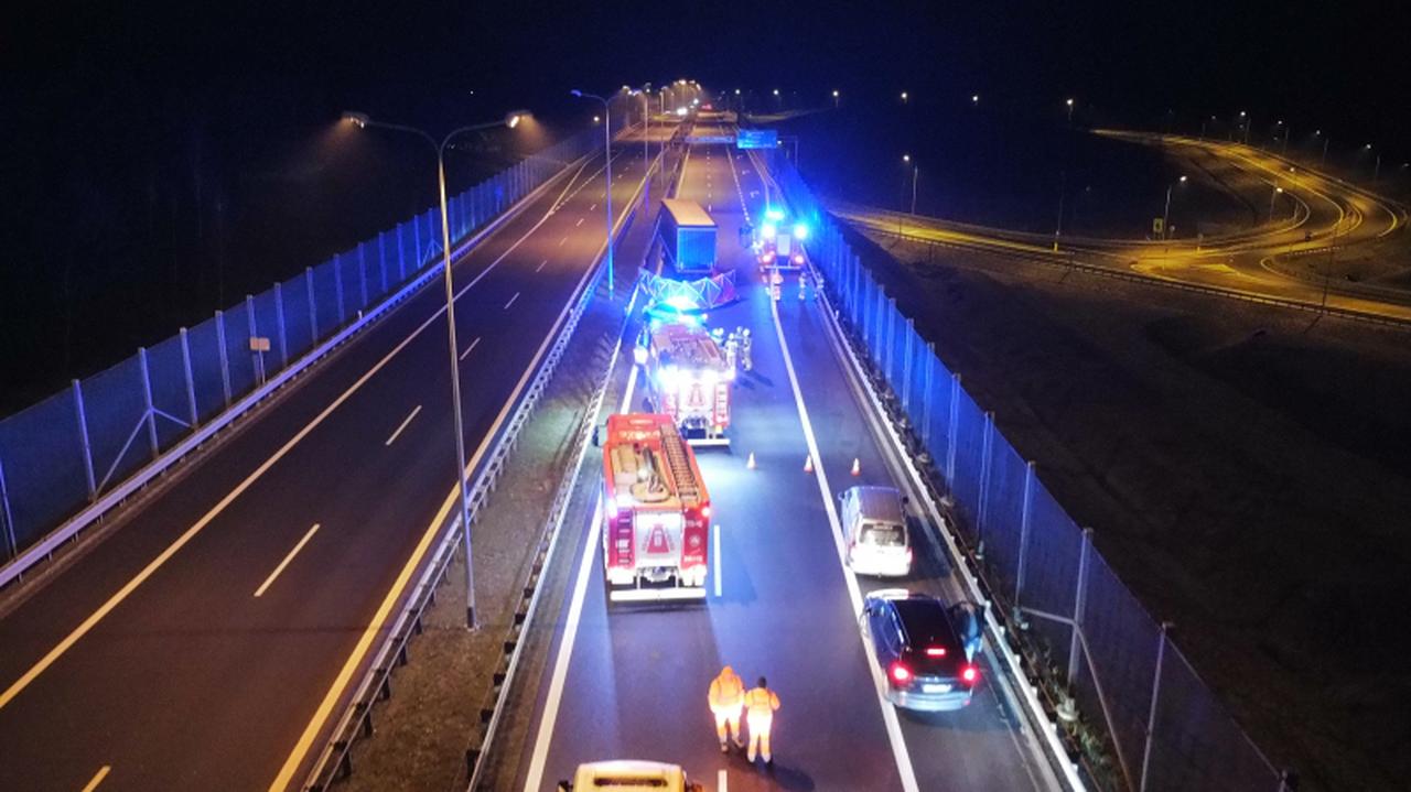 Tragiczny finał pościgu na S3. Kierowca ciężarówki nie żyje, ranny policjant