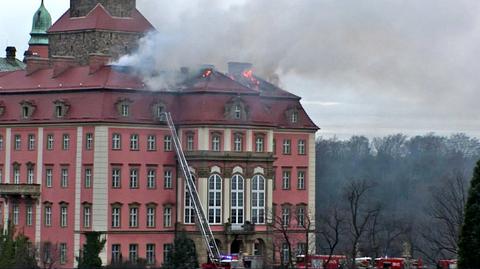 10.12.2014 | Pożar na Zamku Książ. Spłonęło ok. 100 metrów kwadratowych dachu