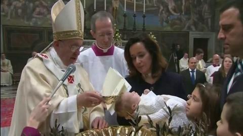 12.01.2014 | Papież Franciszek ochrzcił nieślubne dziecko