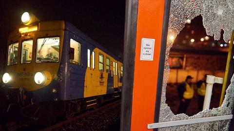 18.01.2015 | Kibole zaatakowali pociąg. Są pierwsi zatrzymani