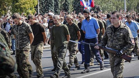 25.08.2014 | Przemarsz jeńców zbrodnią wojenną? Świat poruszony zdjęciami z Doniecka