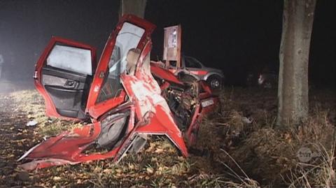 3 osoby zginęły na drodze z Dłutowa do Jabłonowa (TVN24)