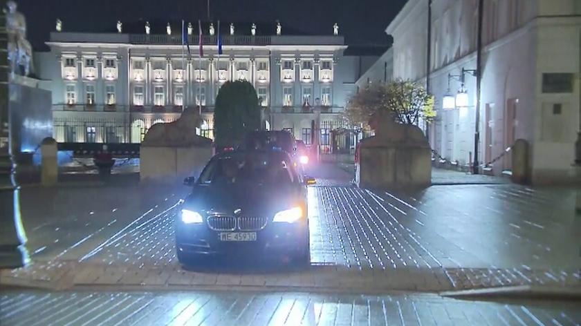 Andrzej Duda w drodze do Belwederu na spotkanie z prezesem PiS i premierem
