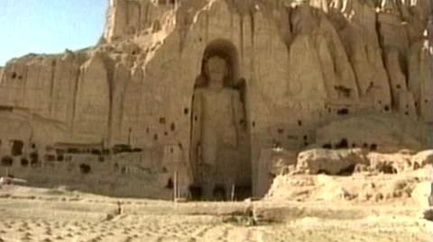 Archiwalne zdjęcia: talibowie niszczą posągi