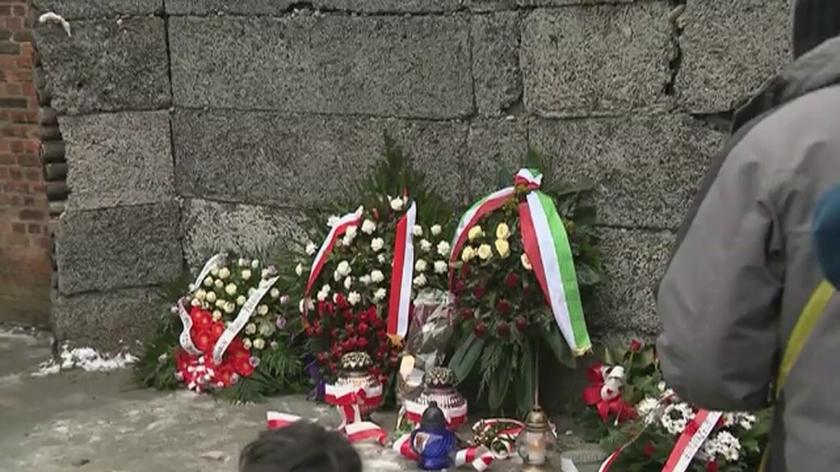 Byli więźniowie i prezydent złożyli kwiaty pod Ścianą Straceń