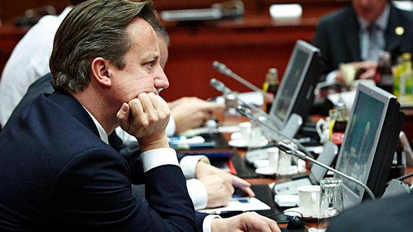 Cameron chce, by obniżono pensje unijnym urzędnikom 