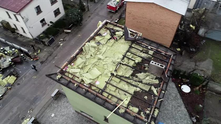 Zniszczenia w Dobrzycy widać na zdjęciach z drona