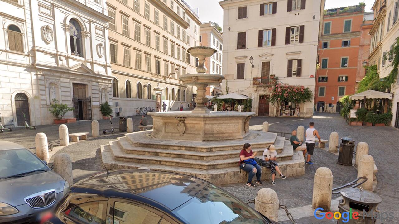 W ochy Rzym Fontana Dei Catecumeni Siedzia Na Zabytkowej Fontannie 