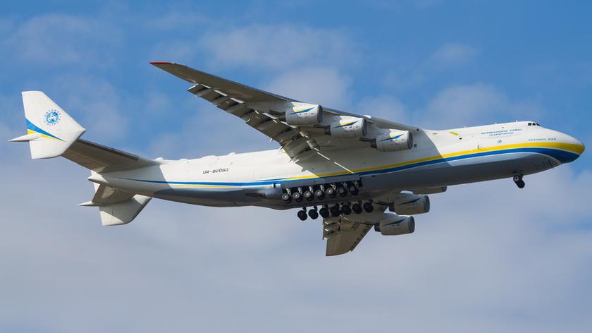 Antonow An-225 Mrija wylądował w Rzeszowie (nagranie z listopada 2021 roku)