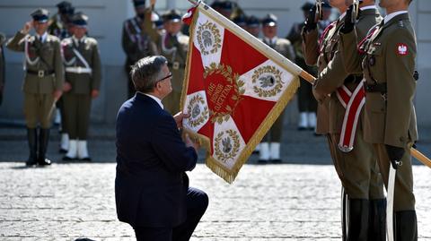 Prezydent Komorowski żegna się z siłami zbrojnymi. "Sprawy obronności należą do najważniejszych"