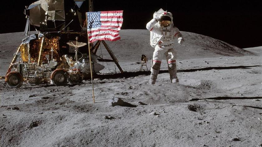 Rosjanie chcą wyjaśnić "mroczne detale" lądowania na Księżycu