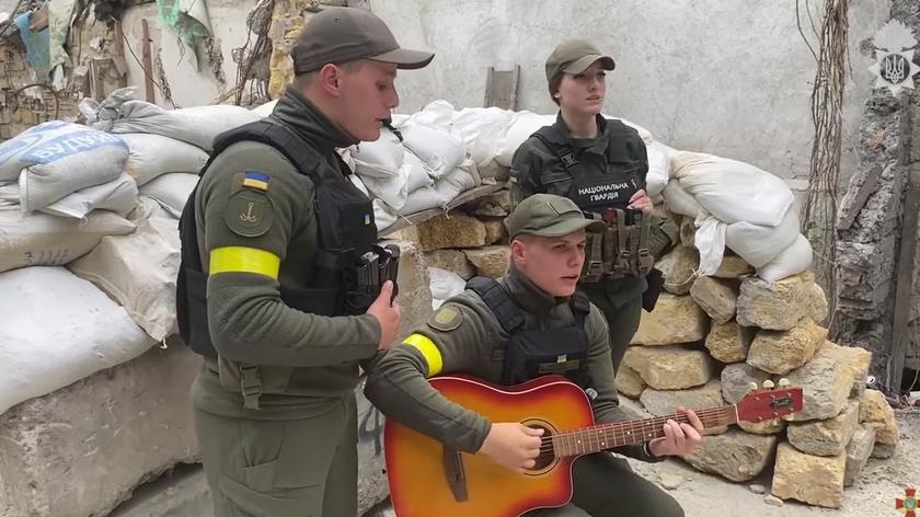 Żołnierze ukraińskiej Gwardii Narodowej dziękują zwycięzcom tegorocznej Eurowizji 