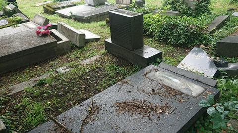 Policja o uszkodzonych mogiłach na żydowskim cmentarzu w Bielsku-Białej