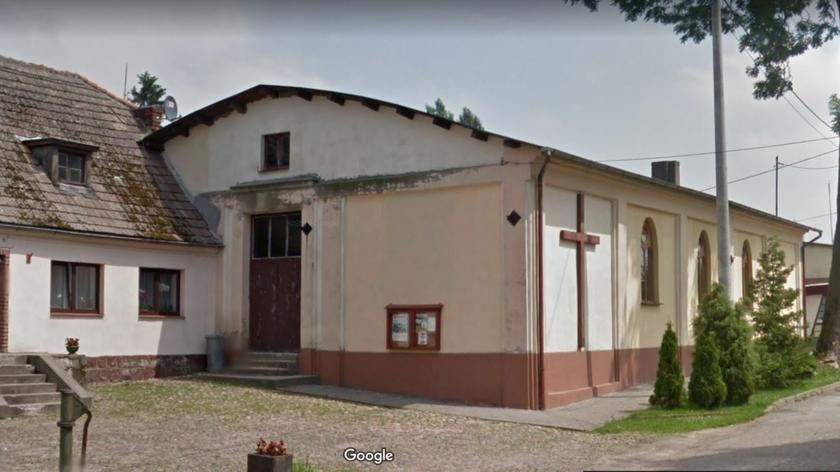 Kościół mieści się we wsi Łąkie