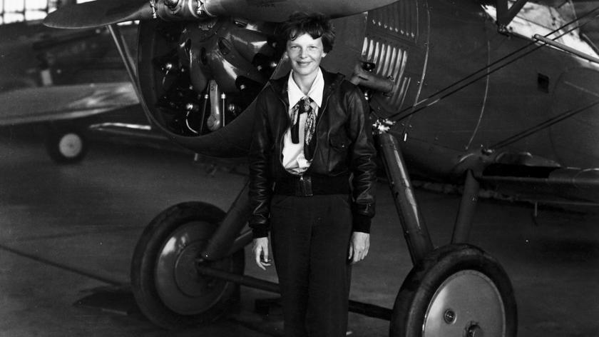 Samotny przelot Earhart przez Atlantyk