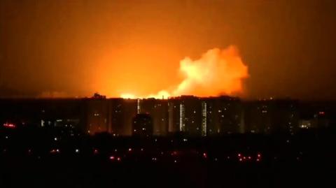 Duży wybuch w Kijowie. Nagranie zamieszczone przez Radę Najwyższą Ukrainy (28.02.2022)