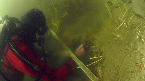 Lednica: Archeolodzy pod wodą. Znaleźli broń z czasów Mieszka I i most