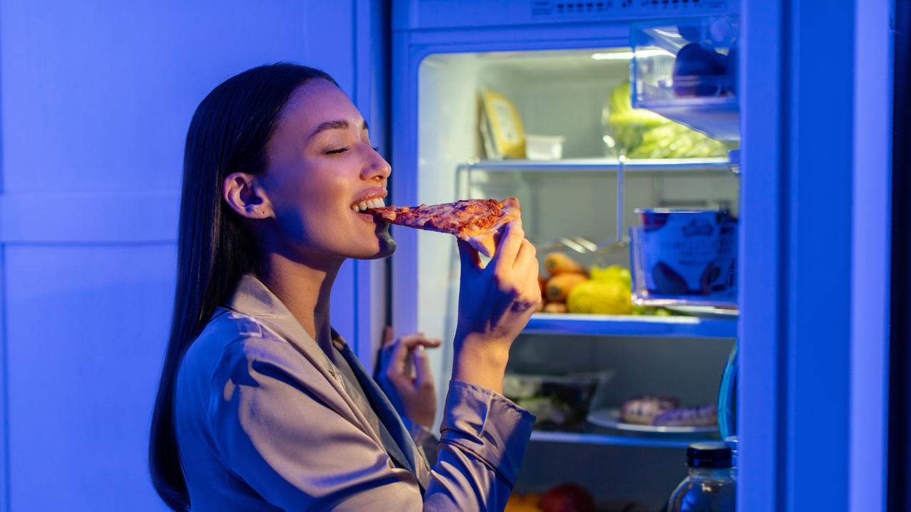 Stress combined with late-night eating raises risk of gut problems, research shows