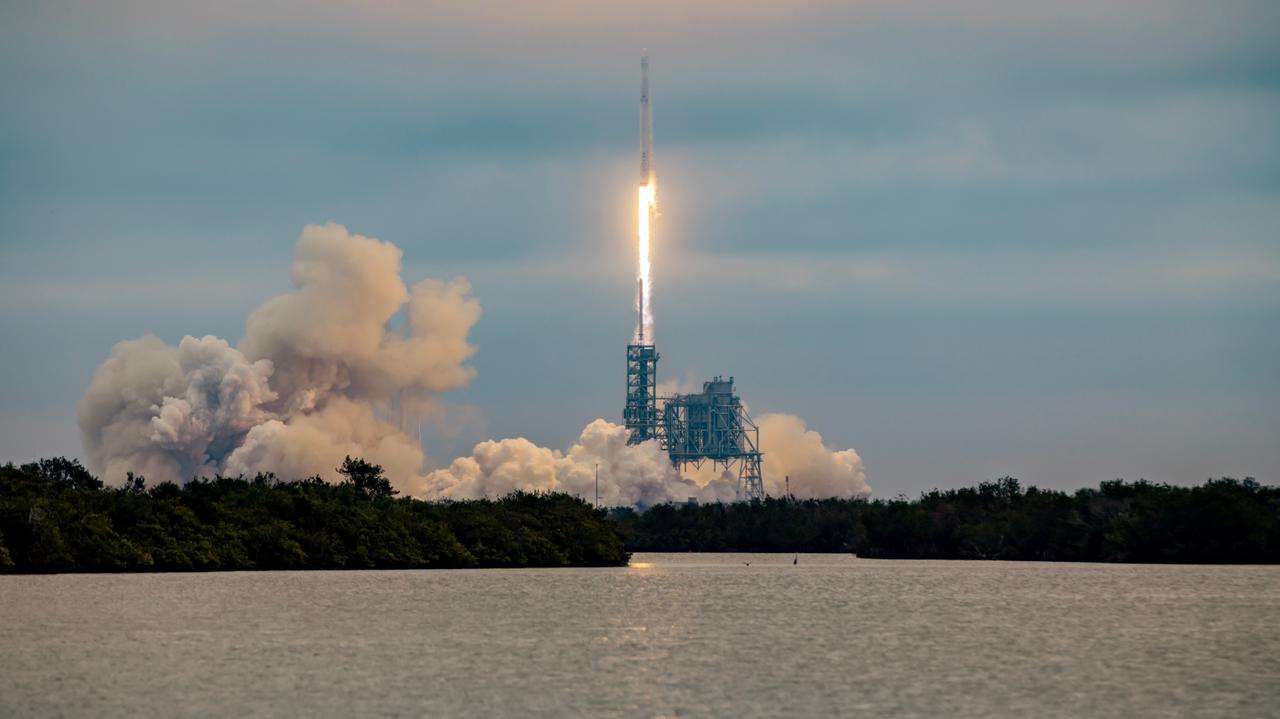 Trwał 8,5 minuty, a zapisał się w historii. Rekordowy lot
