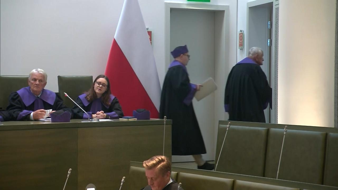 «Черт возьми», «пожалуйста, молчи». Судьи уходят