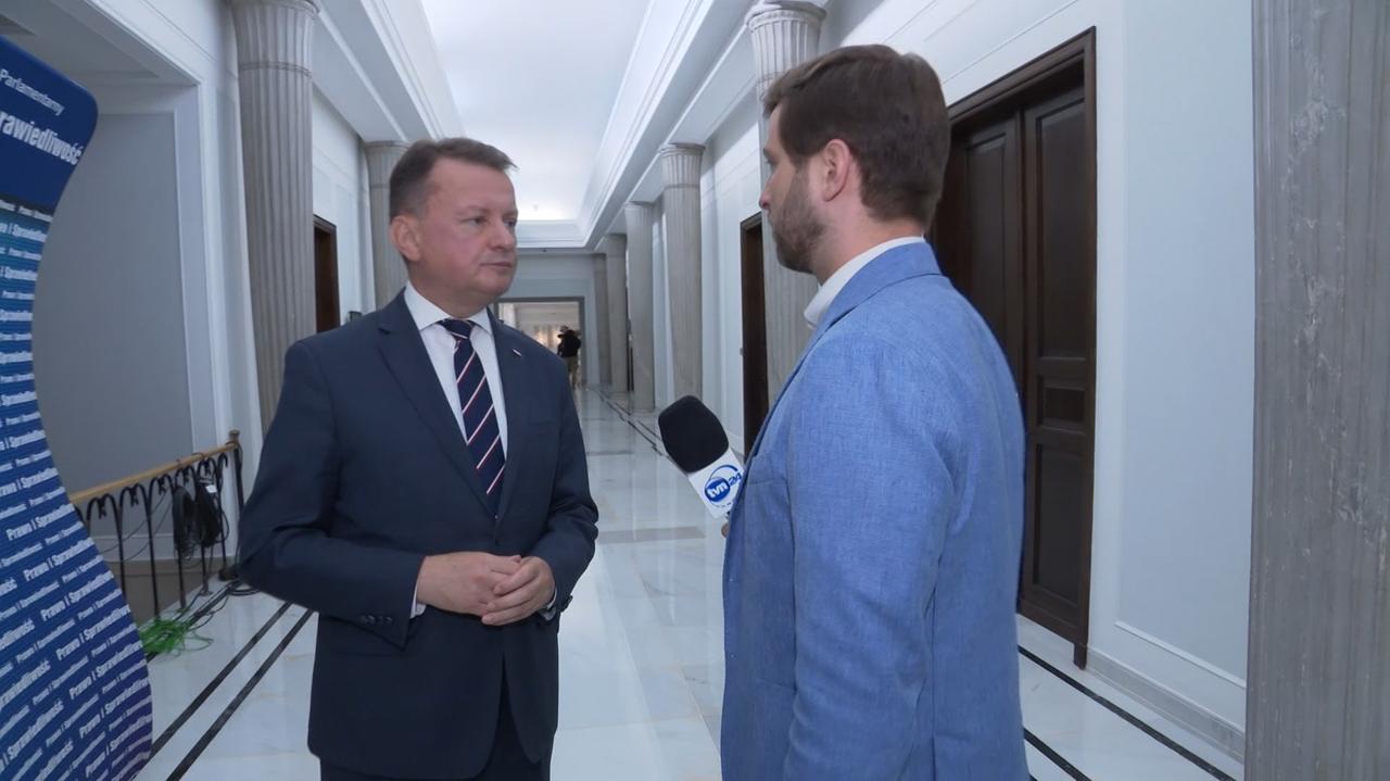 Błaszczak wdał się w wymianę zdań z reporterem. Powtarzał jedno