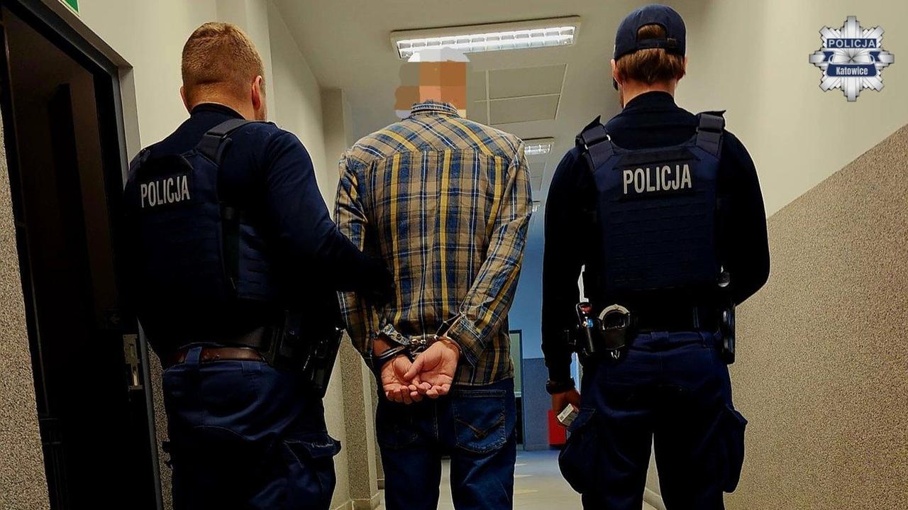 Do kobiety wezwano pogotowie. Jej syn zaatakował ratowników