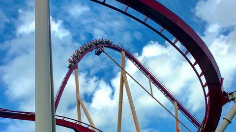 Rollercoaster w parku rozrywki Six Flags Magic Mountain w Kalifornii