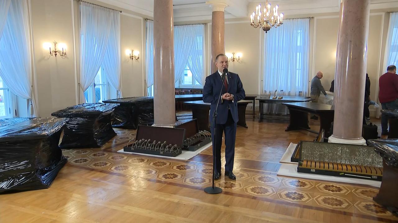 Okrągły Stół znika z Pałacu Prezydenckiego. Nawrocki: oddajemy go historii