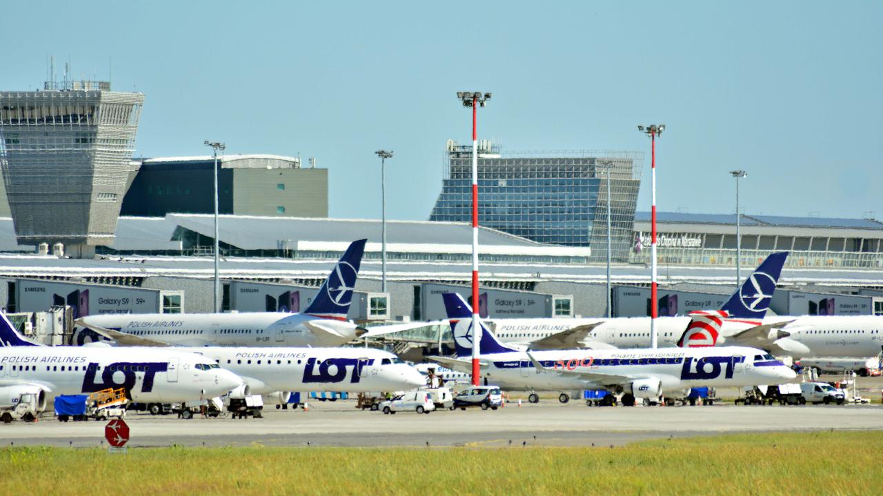 Lot z Warszawy przerwany. "Niespokojne zachowanie pasażera"