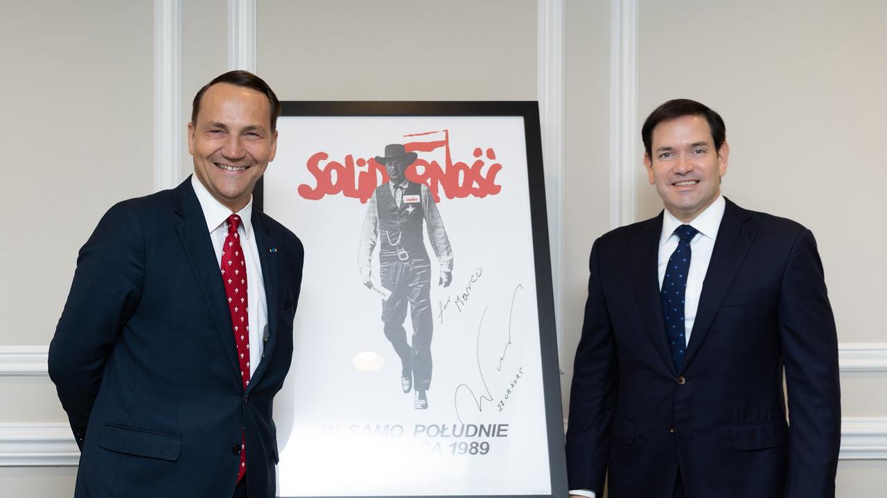 Sikorski spotkał się z Rubio. Wręczył mu prezent