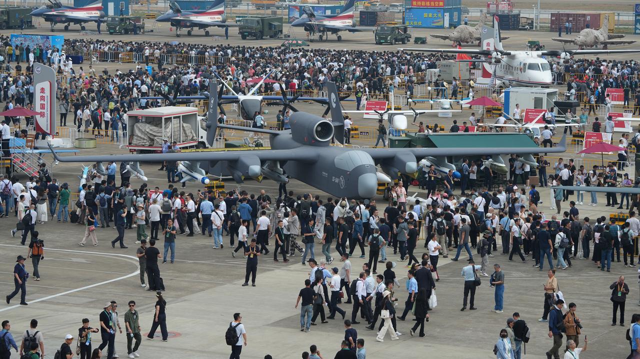 Roje dronów sterowanych przez AI. Czy tak będzie wyglądać wojna przyszłości?