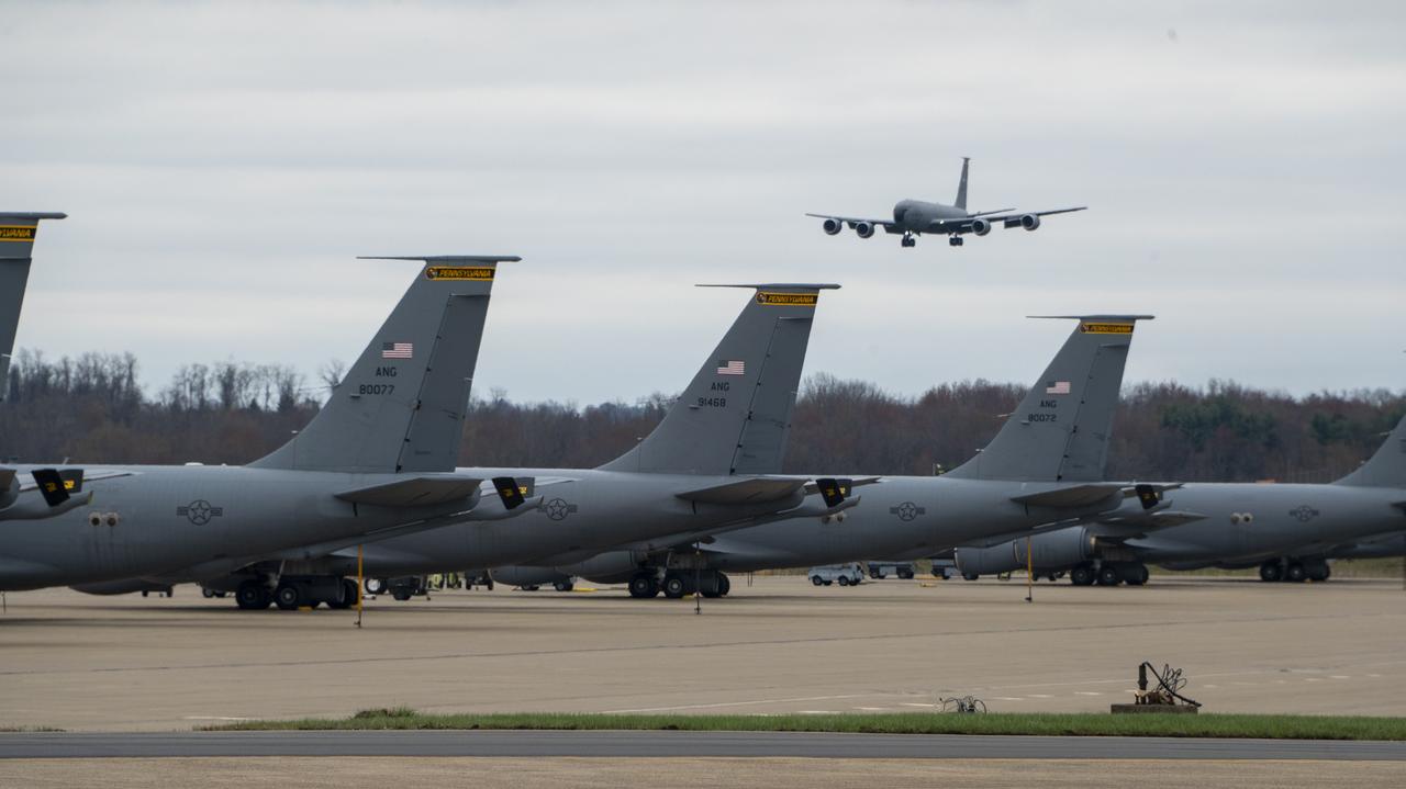 Media: USA przekierowały kilkadziesiąt latających cystern i lotniskowiec
