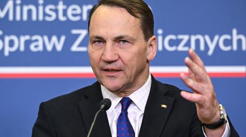 "Proszę tatusiowi przekazać". Po wydarzeniach w Berlinie Sikorski odpowiada córce Bąkiewicza