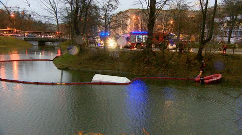 Bus wpadł do fosy we Wrocławiu