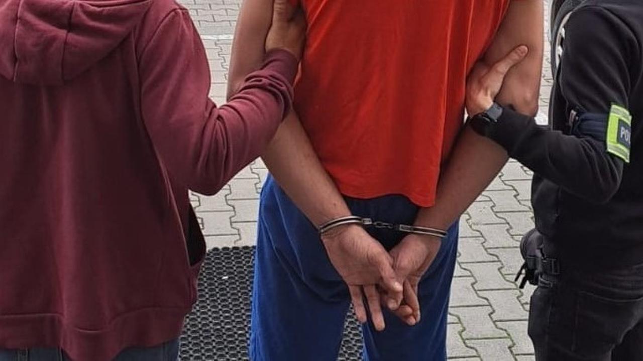 Kopał po głowie i ciele. Znęcał się nad nieporadną siostrą