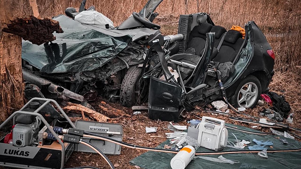 Koszmarny wypadek. Z auta kilka zostało